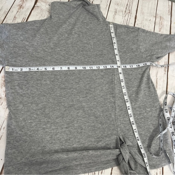 Vera Wang Simply Vera Size Medium Tie Front Gray Sweater Mock Turtleneck Top - Picture 5 of 14